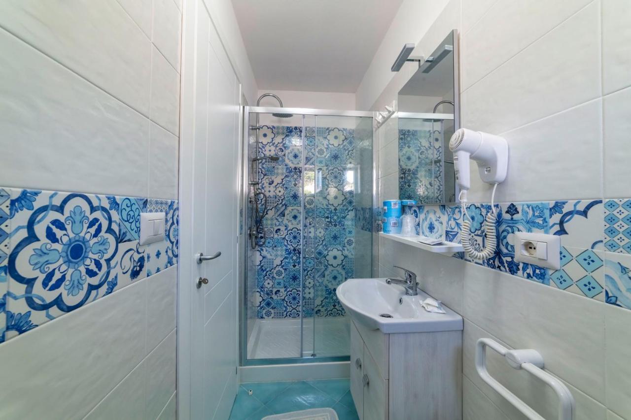 Albergo Le Querce ปอนซา ภายนอก รูปภาพ